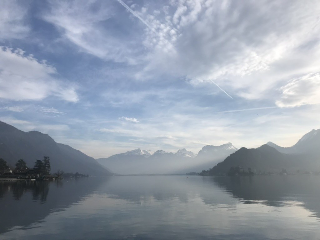 Le lac d’Annecy et ses montagnes